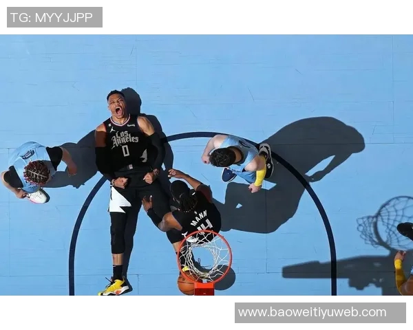 威少新赛季表现亮眼场均118分55板4助三分命中率高达50